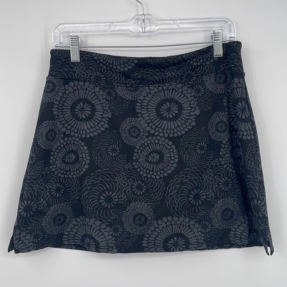 Black Windsor Terrace Tranquility by Colorado Ladies' Skorts size medium
